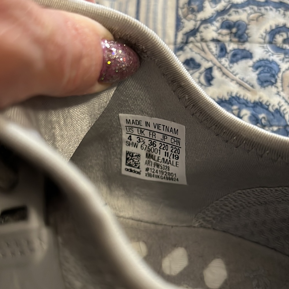 Adidas - Picture 3 of 6